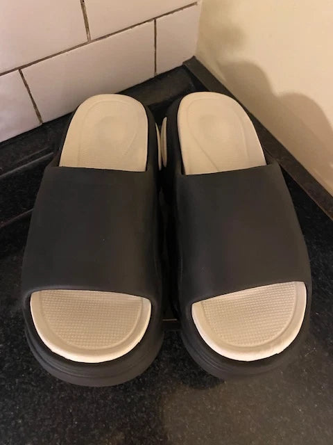 Unisex Lightweight Pool Slides w/ Cushioned Sole Black White Size 39/40