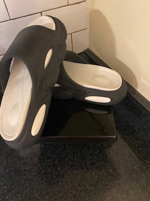 Unisex Lightweight Pool Slides w/ Cushioned Sole Black White Size 39/40