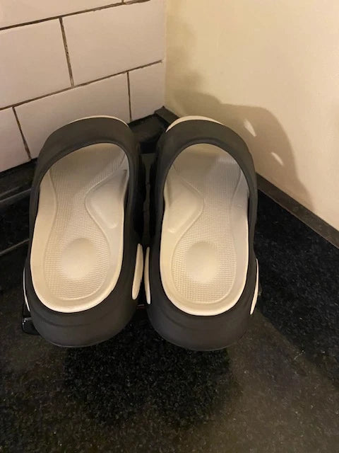Unisex Lightweight Pool Slides w/ Cushioned Sole Black White Size 39/40